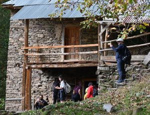 Batman’dan gelen doğaseverler Hizan’da 10 kilometrelik parkurda yürüdü