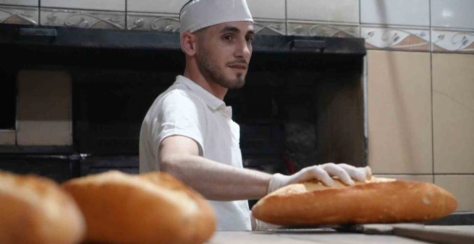 Bayburt’ta 24 yaşındaki Mert Baykara, 45’e yakın ekmek çeşidi üretmeyi öğrendi.