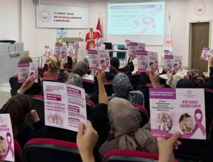 Bayburt’ta meme kanseri farkındalık eğitiminde ücretsiz tarama programları anlatıldı.