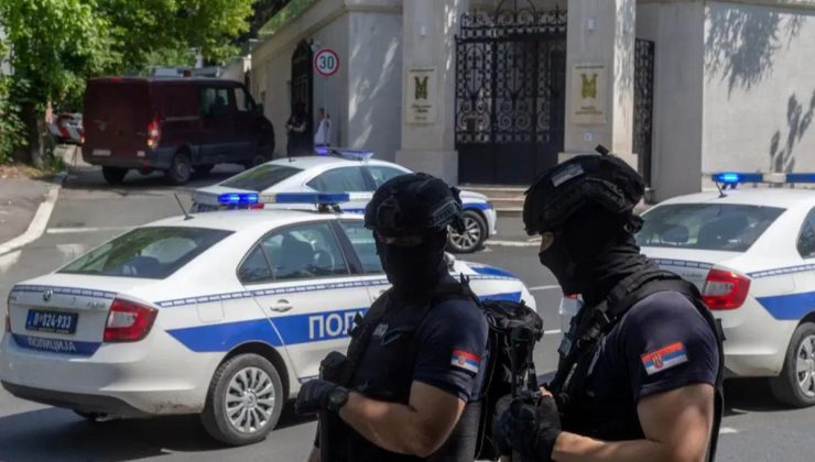 Belgrad’da İsrail Büyükelçiliğine saldırı! Çocuk yaştaki saldırgan öldürüldü