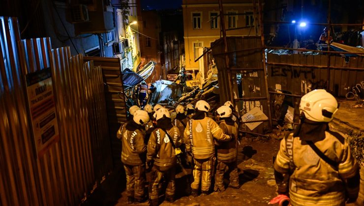 Beyoğlu’nda Kurdela Sokak’taki 4 katlı bina çöktü, enkazda arama başlatıldı