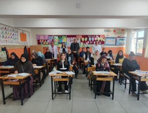 Beypazarı’nda Halk Eğitimi Merkezinin okuma yazma kursu Rüstempaşa’da devam ediyor