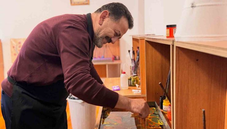 Bilecik Aile ve Sosyal Hizmetler İl Müdürü İlhan ebru ve deri kurslarında sanat yaptı