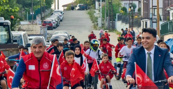Bilecik Pazaryeri’nde Cumhuriyet’in 103. yılı için bisiklet turu yapıldı