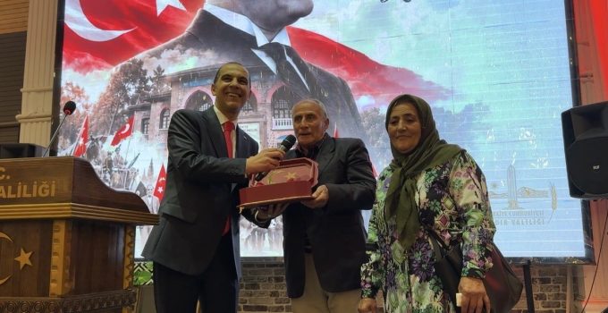 Bisikletiyle konvoya katılan Urfullah Çiftçi, Iğdır’da resepsiyona davet edildi