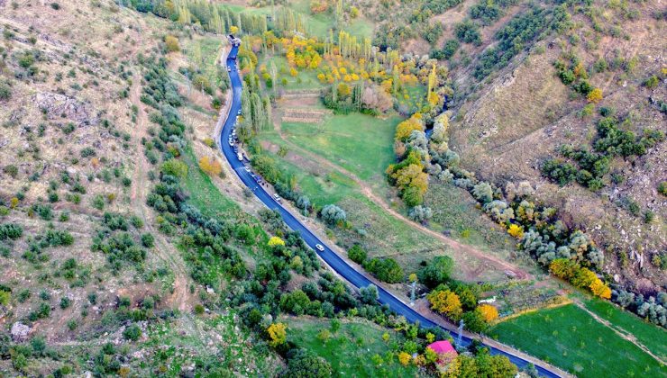Bitlis’te 20 kilometrelik Kesan Deresi grup yolunun yarısı asfaltlandı