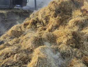 Bolu Göynük’te Aşağıkınık köyündeki samanlık yangını itfaiye ekipleri söndürdü