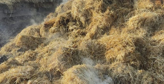 Bolu Göynük’te Aşağıkınık köyündeki samanlık yangını itfaiye ekipleri söndürdü