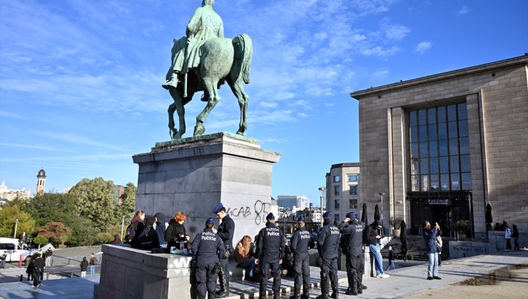 Brüksel’de hükümet karşıtı gösteriye polis göz yaşartıcı gazla müdahale etti