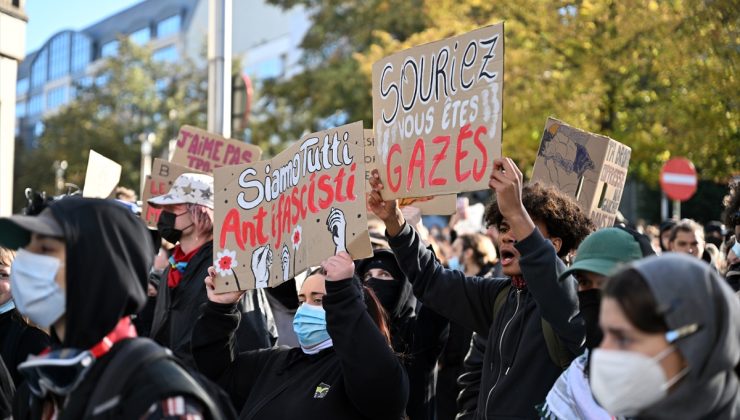Brüksel’de yüzlerce genç eğitim kesintilerine karşı yeniden protesto düzenledi