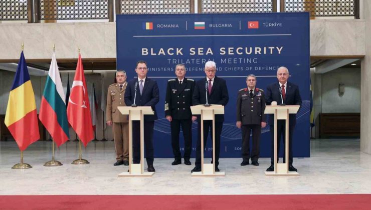 Bulgaristan, Romanya ve Türkiye savunma bakanları Sofya’da Karadeniz saldırılarını kınadı