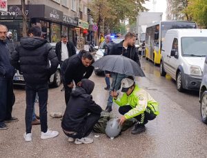 Bursa İnegöl’de iki elektrikli bisiklet çarpıştı, 17 yaşındaki sürücü yaralandı