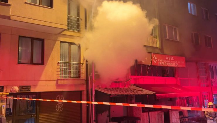 Bursa Nilüfer’de kıraathanede çıkan yangın itfaiye ekiplerince söndürüldü