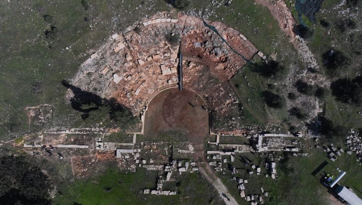 Bursa’nın Gölyazı’daki antik tiyatro kazısında 1. yüzyıla ait mezar bulundu