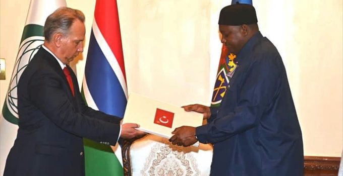 Büyükelçi Gökmen, güven mektubunu Barrow’a sunarak Gambiya’daki görevine başladı