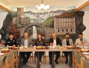 Çamlıhemşin’de Muhtarlar Günü kahvaltısına Kaymakam Çiçek ve Başkan Altun katıldı