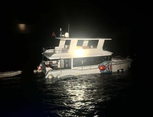Çanakkale Ayvacık’ta su alan teknedeki 2 kişi Sahil Güvenlik ekiplerince kurtarıldı