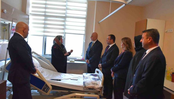 Çanakkale İl Sağlık Müdürü Görgülü, Hasta Hakları Günü’nde hastaları ziyaret etti