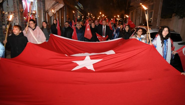 Çanakkale’de 103. yıl için Gelibolu ve Lapseki’de fener alayı düzenlendi
