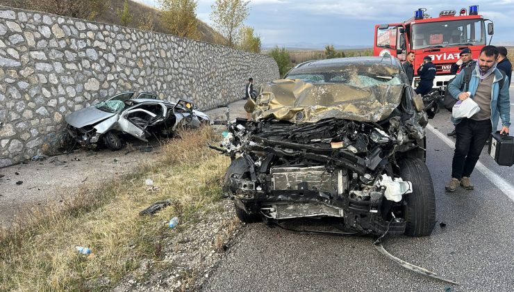 Çorum Alaca’da otomobil ile cip çarpıştı, 4 kişi öldü, 2 kişi yaralandı