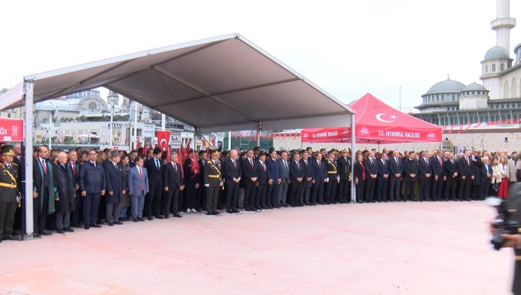 Cumhuriyet’in 103’üncü yılı için Taksim’de çelenk töreni yapıldı