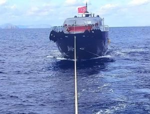 Datça’da makine arızasıyla sürüklenen tekne, KIYEM-6 botuyla yedeklendi