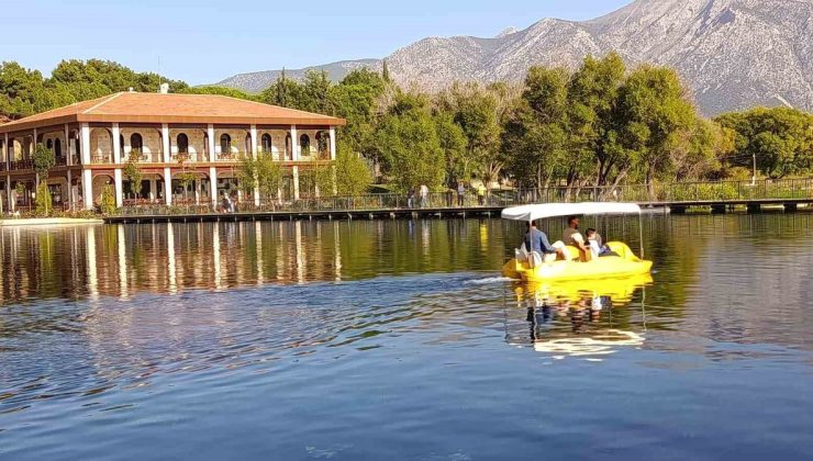 Denizli Çivril’de Işıklı Millet Bahçesi hafta sonu ziyaretçilerin uğrak noktası oldu