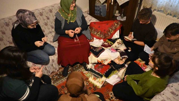 Denizli’de öğrenciler Sandıktaki Hafıza projesiyle yazma oyalarını araştırdı