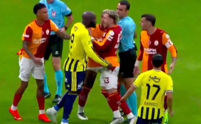 Derbinin ilk saniyelerinde kavga çıktı!