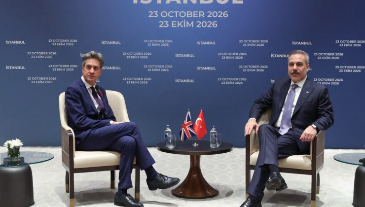 Dışişleri Bakanı Fidan, R4+E3 toplantısı öncesi İstanbul’da Ed Miliband ile buluştu