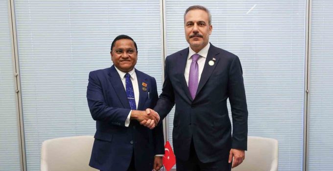 Dışişleri Bakanı Hakan Fidan, Bakü’de Sri Lankalı mevkidaşı Herath ile görüştü