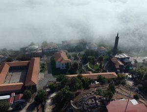 Diyarbakır Sur’da sabah sisi tarihi mekanları kapladı, görüntüler dronla alındı
