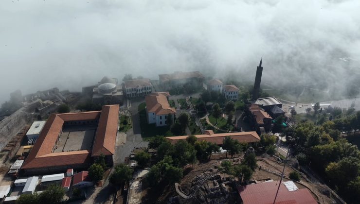 Diyarbakır Sur’da sabah sisi tarihi mekanları kapladı, görüntüler dronla alındı