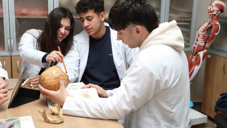 Doç. Dr. Arslan, yapay zekânın anatomi eğitimine yeni boyut kazandırdığını söyledi