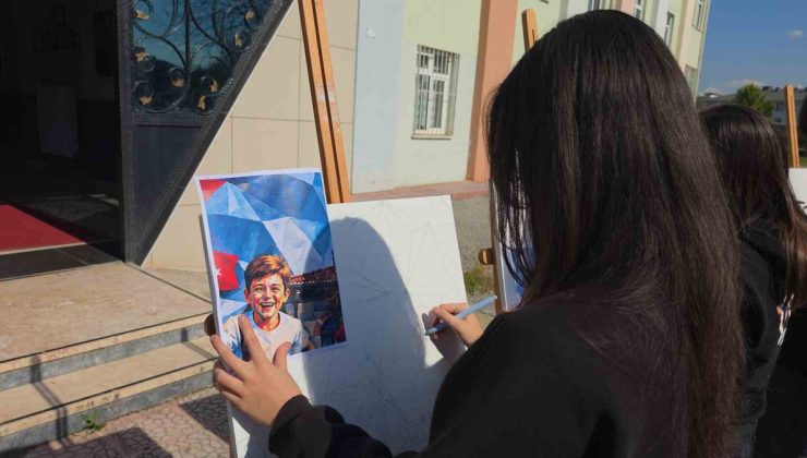 Düzce’de 24 öğrencinin 24 tuvali Cumhuriyet için tek tabloda birleşti