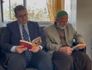 Elazığ’da kurum müdürleri Gazi Huzurevi sakinleriyle kitap okuyup sohbet etti