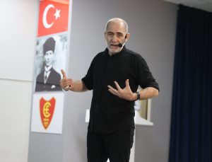 Emniyet Müdürü Sula, Edirne Lisesi öğrencilerine öz güven ve popüler kültürü anlattı