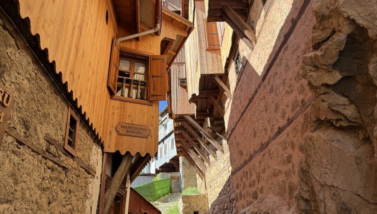 Erzincan kanyonları, şelaleleri ve tarihiyle ziyaretçilere farklı rotalar sunuyor