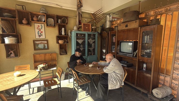 Erzincan’da Ahmet Duman’ın çay ocağı 10 yılda antikalarla müzeyi aratmadı