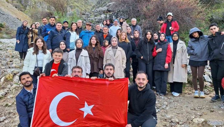Erzincan’da Cumhuriyet tırmanışında 2 kilometrelik parkur yürüyüşü yapıldı
