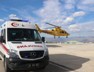 Erzurum Oltu’da kalp krizi şüphesiyle 65 yaşındaki hasta helikopterle sevk edildi
