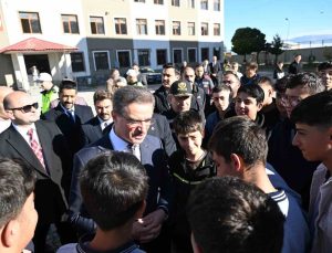 Erzurum Valisi Baruş, mesleki eğitimin öğrenciler için önemine dikkat çekti