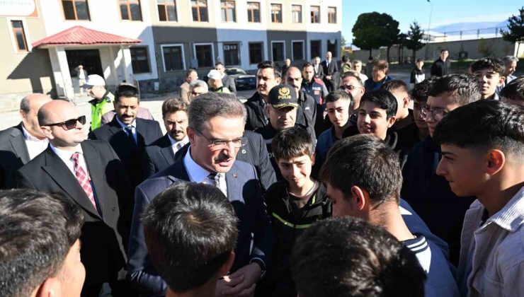 Erzurum Valisi Baruş, mesleki eğitimin öğrenciler için önemine dikkat çekti