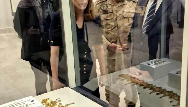 Erzurum’da 19 müzeden gelen 79 eserle Selçuklu ve tasavvuf sergisi açıldı