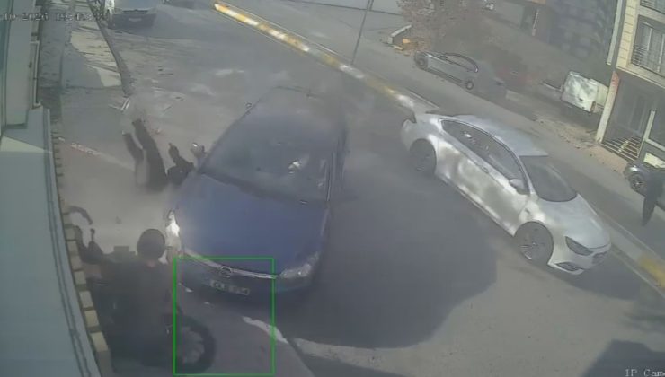 Esenyurt’ta otomobil motosiklete ve yayaya çarptı, 2 kişi ağır yaralandı