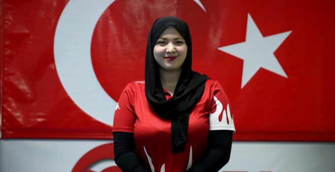 Eski milli tekvandocu Zülal Altın sakatlıklar sonrası fizyoterapist oldu.