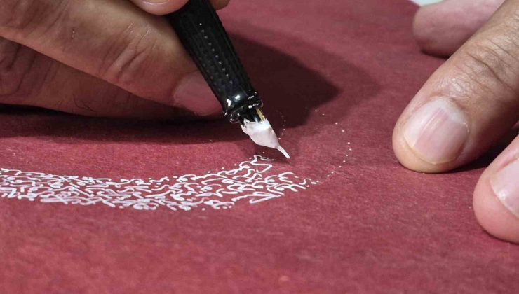 Eskişehirli hattat Fidan, çıplak gözle okunması güç Gubari hattını anlattı