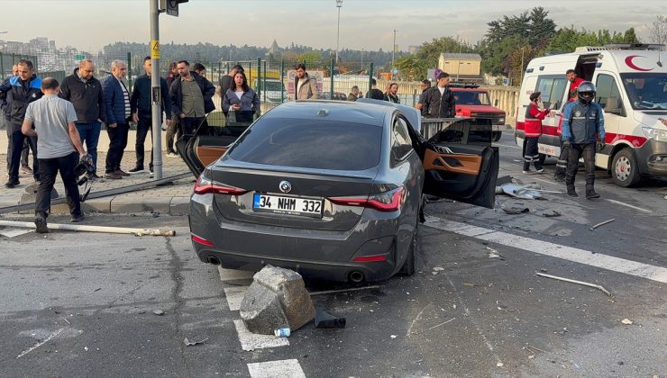 Eyüpsultan’da iki otomobil çarpıştı, ışık tamirine gelen işçiyle 4 kişi yaralandı