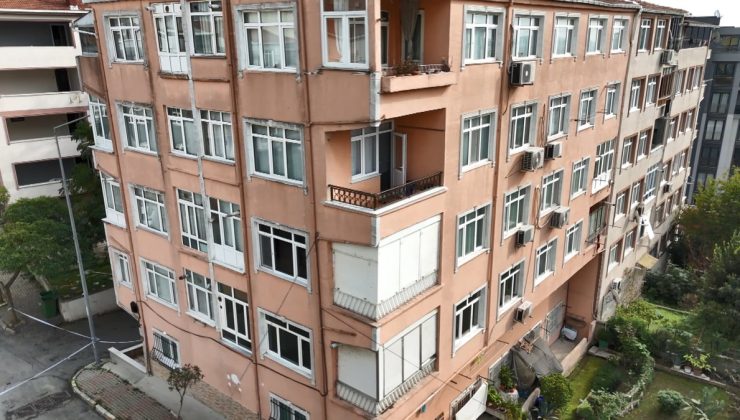 Eyüpsultan’da kolonunda çatlak tespit edilen 5 katlı bina tahliye edilip mühürlendi