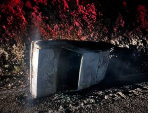 Finike’de alev alan otomobilin 43 yaşındaki sürücüsü uçurumda ölü bulundu